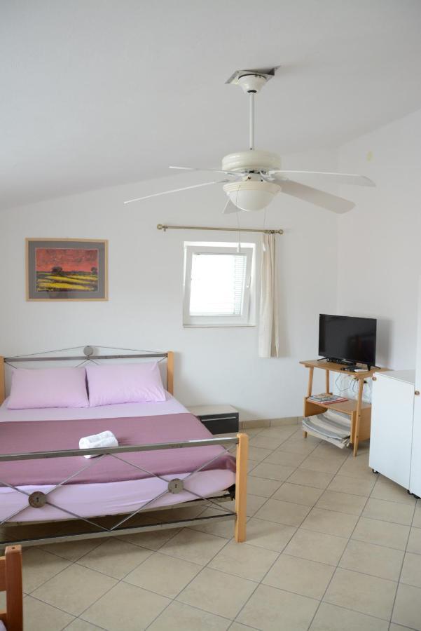 Apartments Marina Ražanac Oda fotoğraf